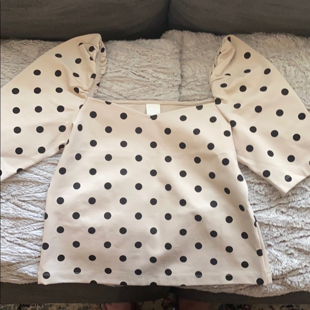 Puff sleeve polka dot top